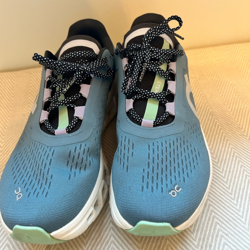 On Cloud Tennis Shoes M10 W11.5